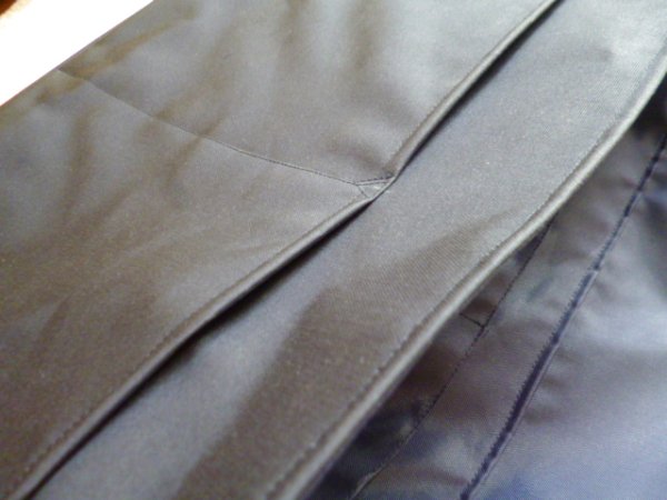 蓋を開けた部分のポケット