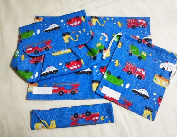 画像2: 大きめ封筒型お弁当４点セット【働く車】暁星幼稚園仕様 (2)