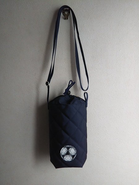 画像2: 水筒ケース【紺ナイロンキルティング】　Ｍ　サッカー (2)