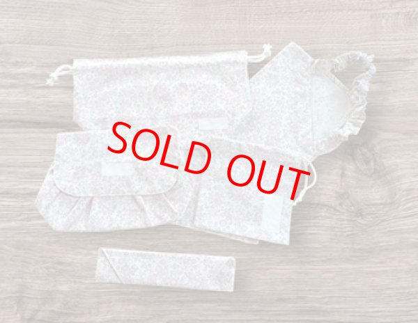 画像1: 封筒型＆巾着型　お弁当６点セット【お花りぼん】白百合幼稚園仕様 (1)