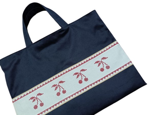 画像3: 移動袋【３０×４０】クロスステッチ　さくらんぼ　九段白百合仕様 (3)